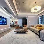 Eastern Hub - Xintiandi Branch Super Luxury 4 Bedrooms 3 Bathrooms Premium Quality Apt